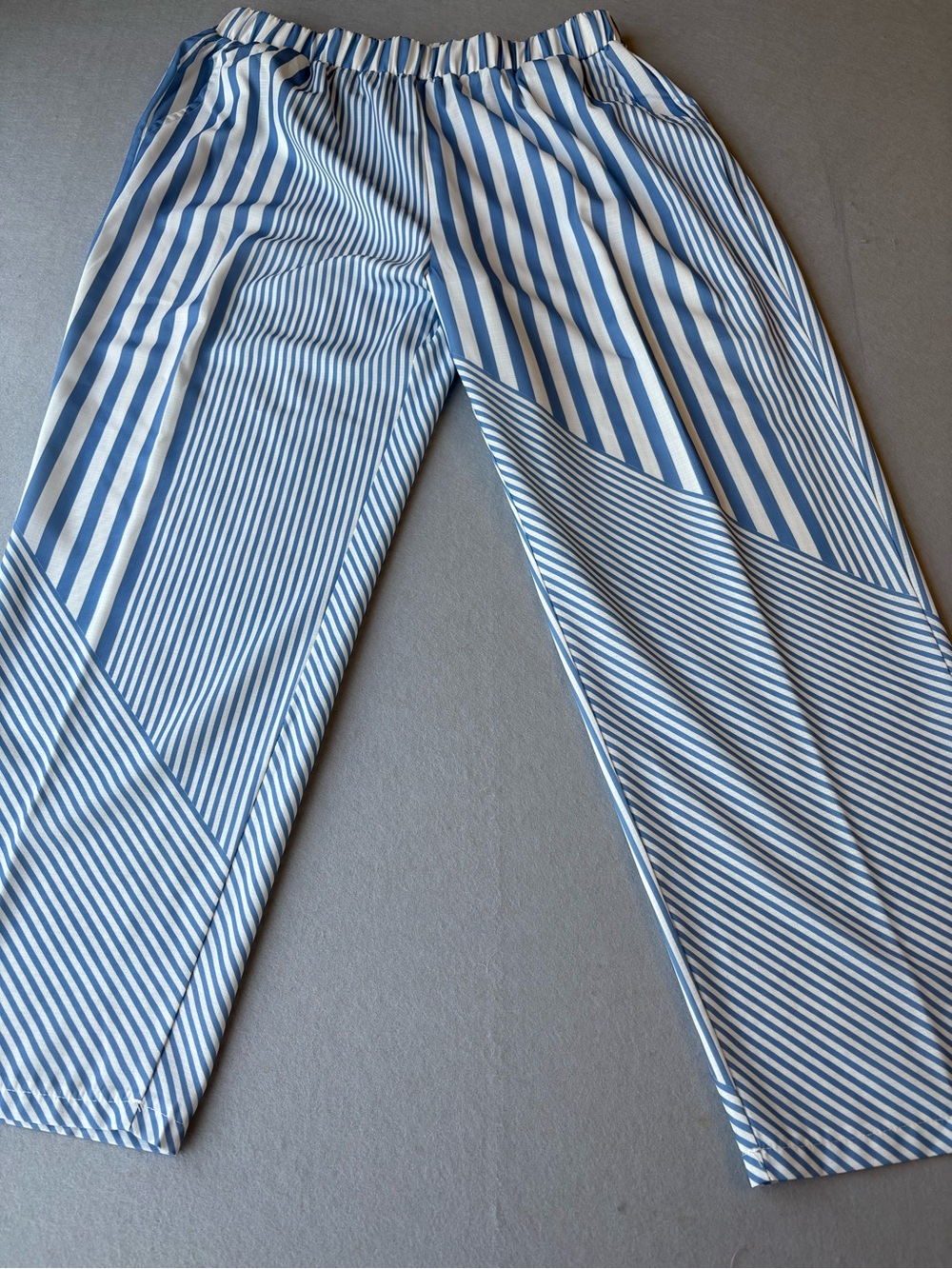 Striped Blue and White Women’s flowy casual trousers sz L/XL beachy vacation